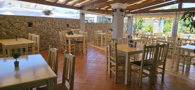 Simply Greek Restaurant & Bar