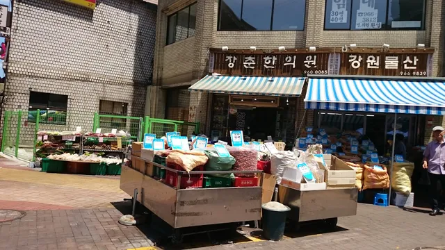 Seoul Yangnyeongsi Medicine Market