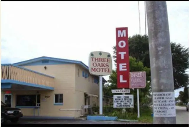 Three Oaks Motel