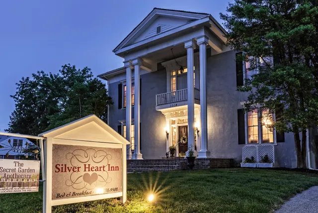 Silver Heart Inn & Cottages
