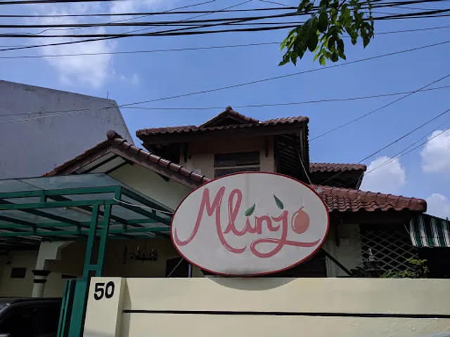 Mlinjo Cafe and Resto Tomang