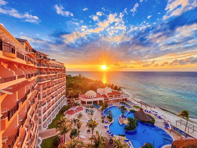 EL COZUMELEÑO BEACH RESORT