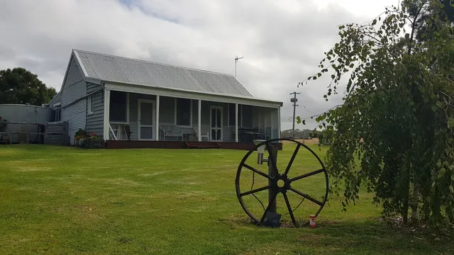 White Dog Lane Cottage Farm Stay