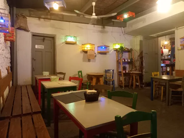 Η Αυλή του Πέτρου - Καλαμάκια