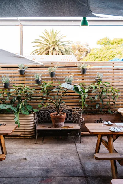 Zsa’s Bar & Bistroteca