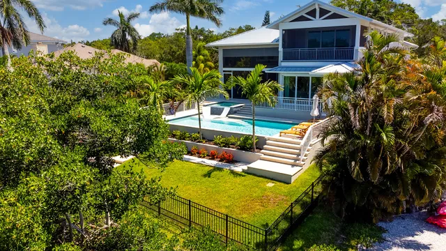 Freedom Fence & Aluminum