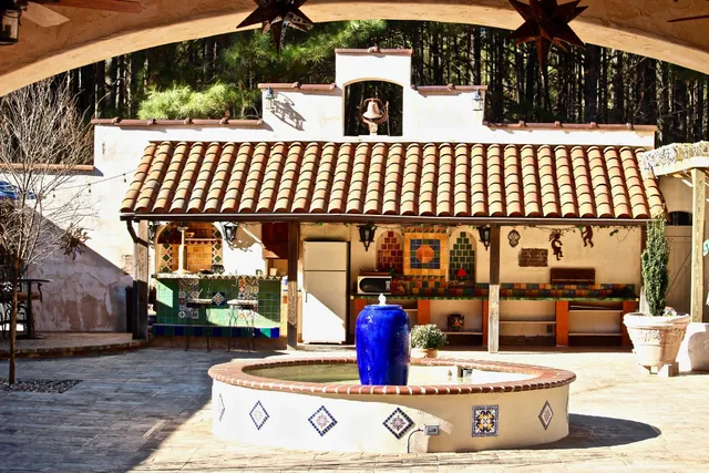 La Hacienda Bed & Breakfast