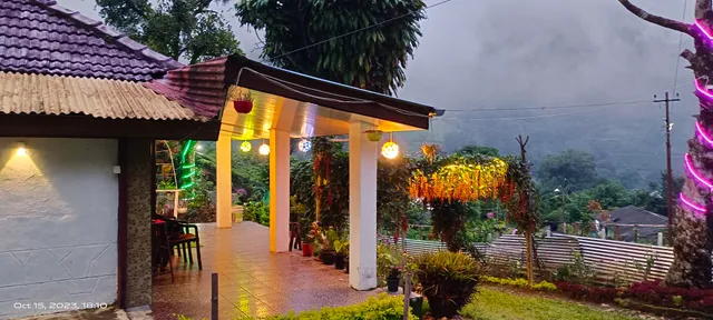 MUNNAR HOME STAY GREEN PARK COTTAGE NEAR LUCKKAM WATER FALL