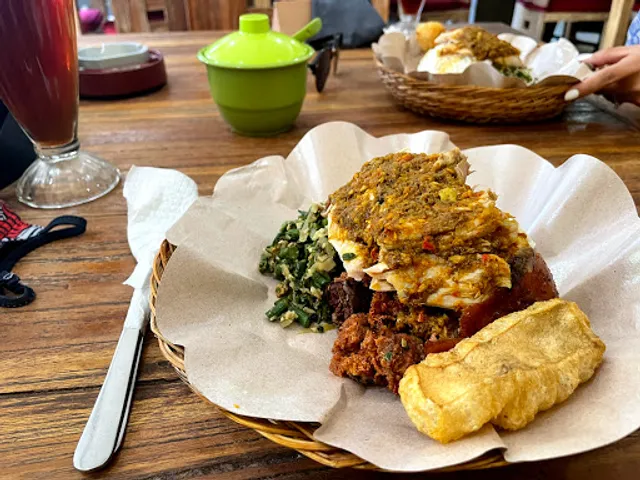 Warung Babi Guling Ibu Oka 1