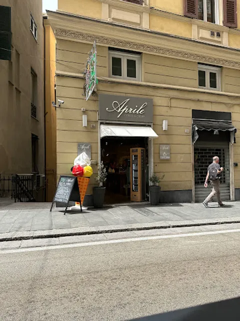 Aprile Coffee & Cream