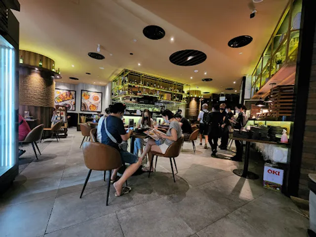 COLLIN’S @ PLQ Mall