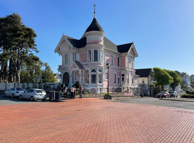 The Pinc Lady Mansion