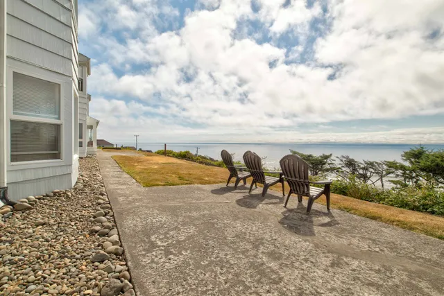 Ester Lee Oceanview Inn