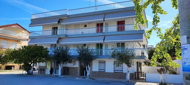 Makis Apartments Flogita