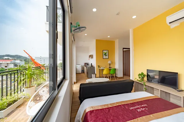 T House and Apartment