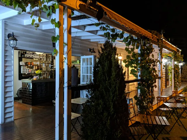 BlockHouse Coffee + Small Bar