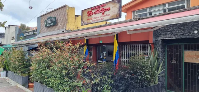 La Antigua comida tipica colombiana parrilla y bar