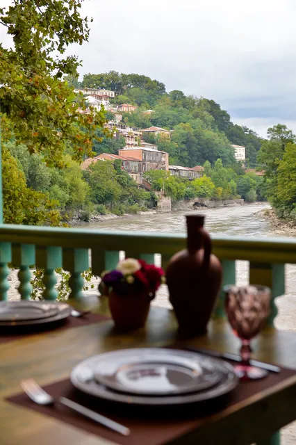 Georgian cuisine Magnolia