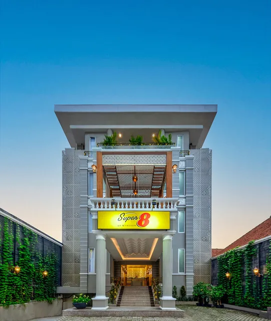 Super 8 Hotel Singosaren