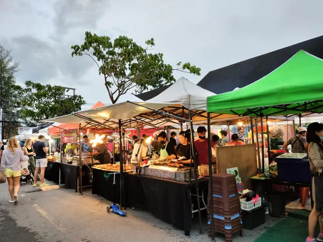 Boat Avenue Night Market