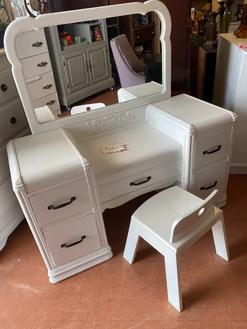 La. Rustic Treasures & Antiques