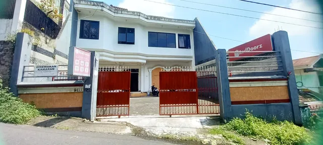 RedDoorz @ ledug tretes