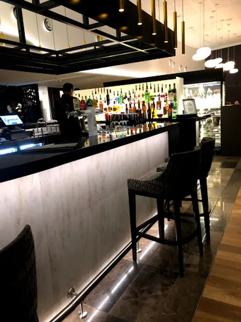 Apron Bar & Restaurant