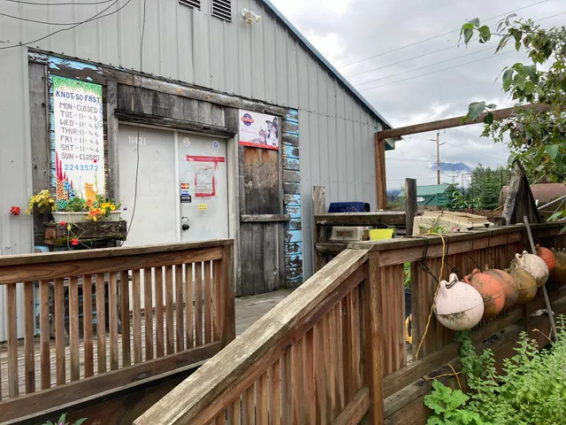 Knots-So-Fast Feed Store