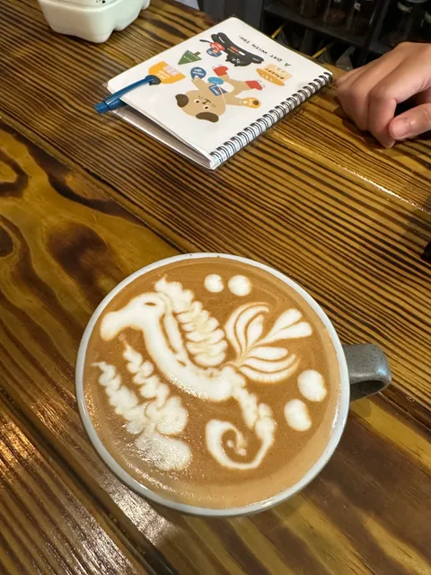 WITH COFFEE ROASTERY（於是咖啡烘豆工作室）只有咖啡飲品。不定休，休假日期請看IG或FB唷！