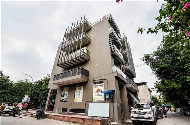 Collection O 30008 Pitampura