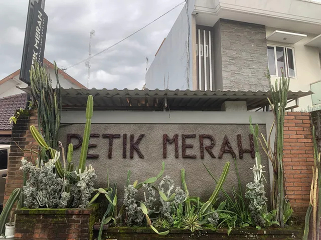 Petik Merah Homestay