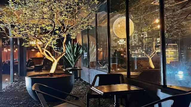 Caf’e Xbar Restaurant