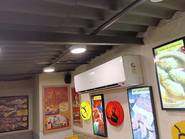 Wow! Momo - Parel, CCD (Mum045)