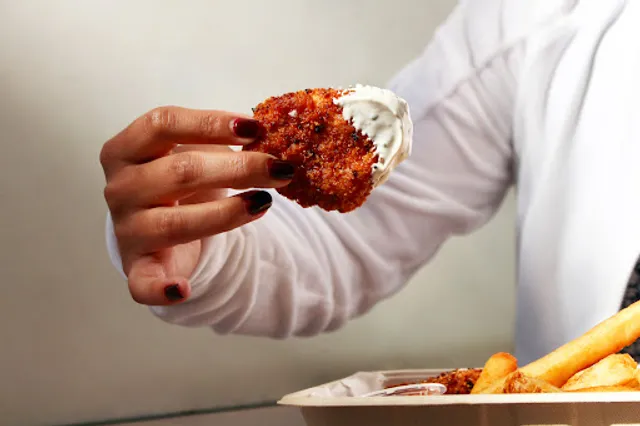 Augie's On Main - Chicken Restaurant Santa Monica, CA