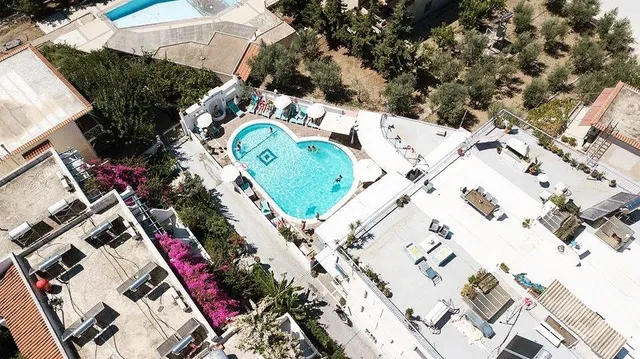 Nissos Poros Appartments