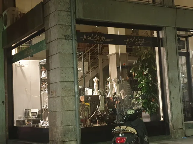 La52^Strada art&precious