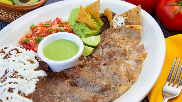 3/C Los 3 Cochinitos Taqueria Y Cocina