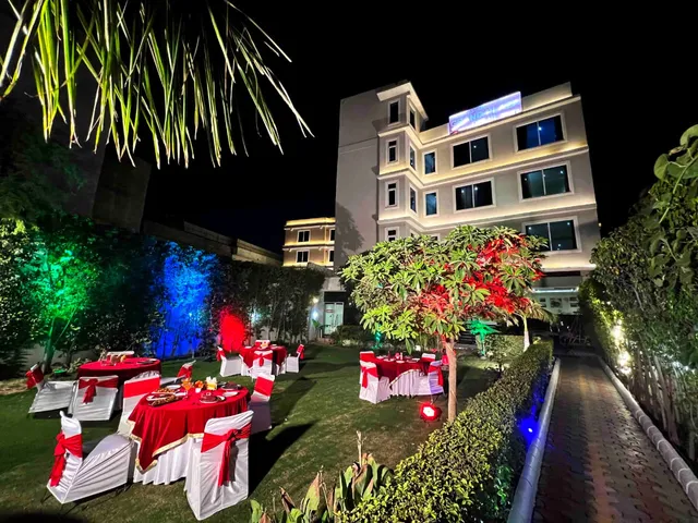 Hotel The Grand Plaza Delhi , igi Airport Delhi