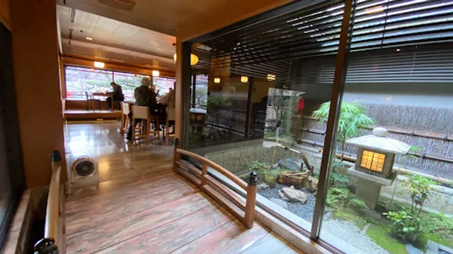 六盛 スフレ＆カフェコーナー茶庭