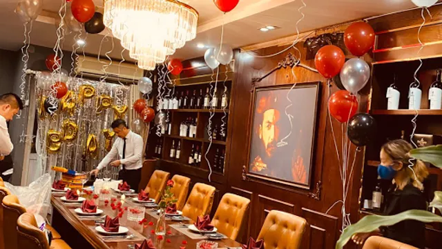 Nhà Hàng The Valley House