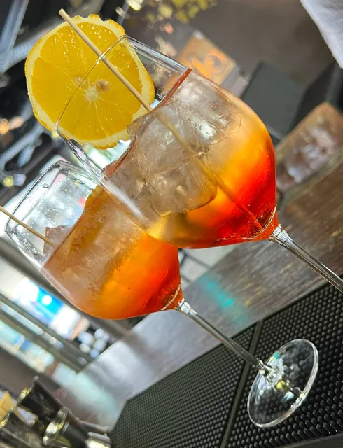 Baryton Cocktail Lounge