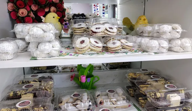 Alina’s Cakes and Cookies