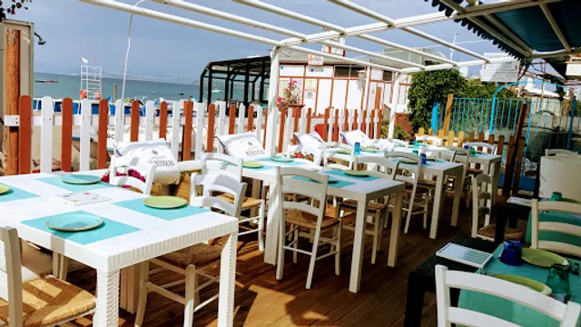 Pazziella Beach Bar & Restaurant