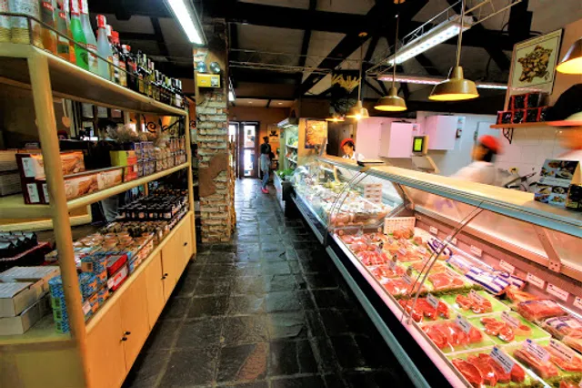 SÄNTIS Delicatessen Silang