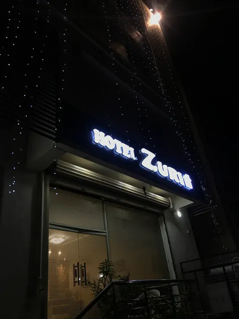 HOTEL ZURI
