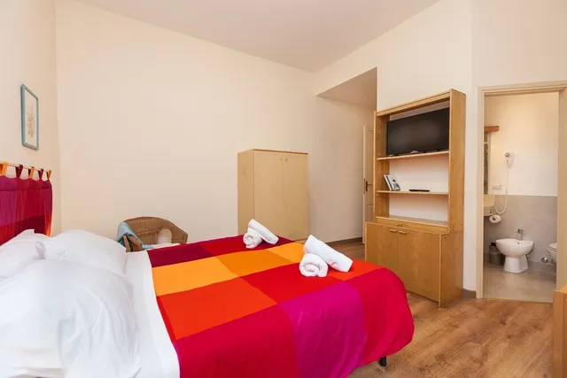 Betty Holiday Valadier