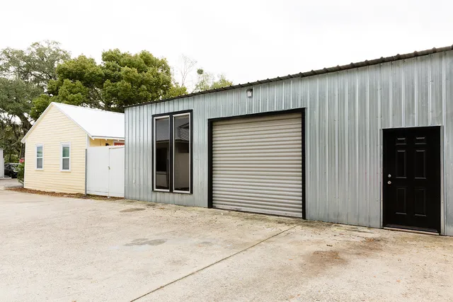 The Bull Street Light Room A Studio Share