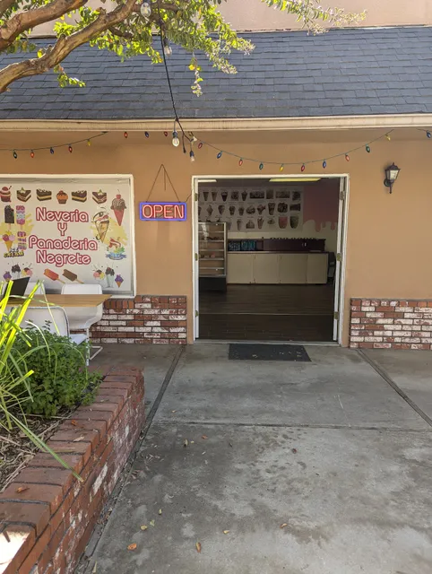 Neveria y Panaderia Negrete