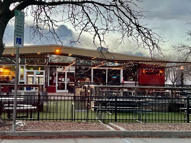 Lucky Pie Pizza & Taphouse