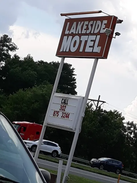 Lakeside Motel